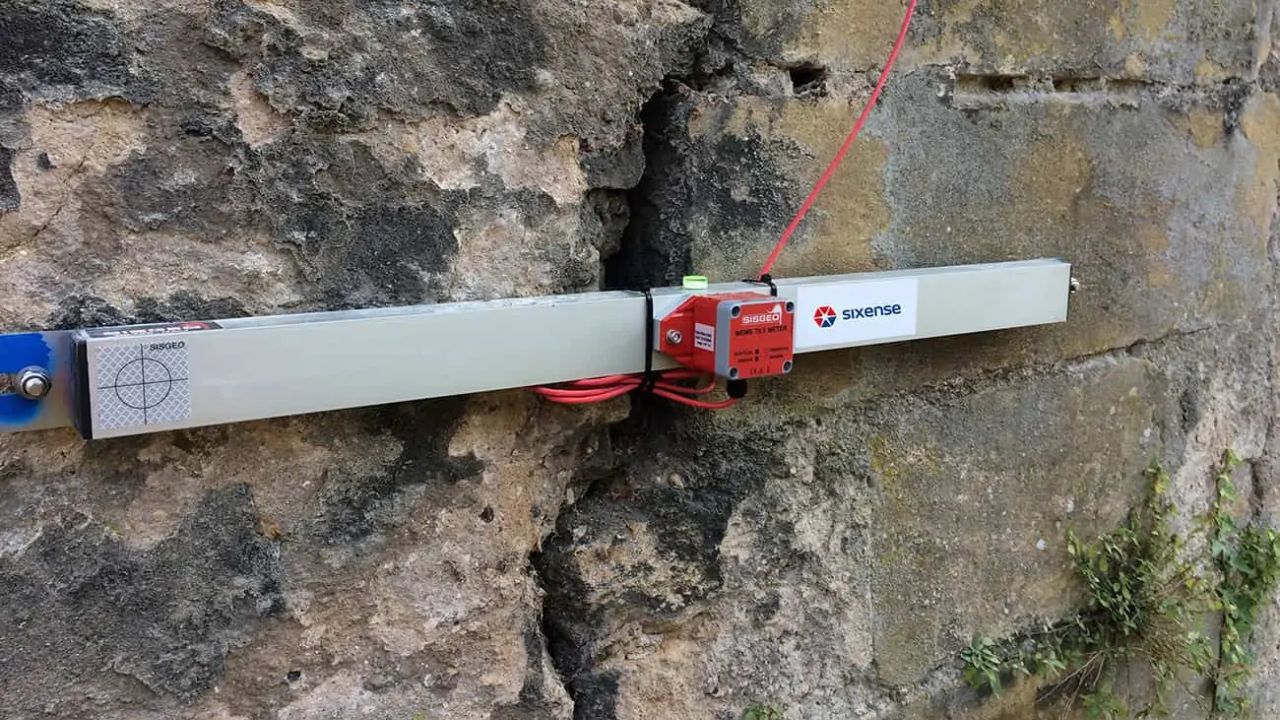 Capteurs de déplacement différentiel pour auscultation de charpente métallique - surveillance parasismique à Tanger